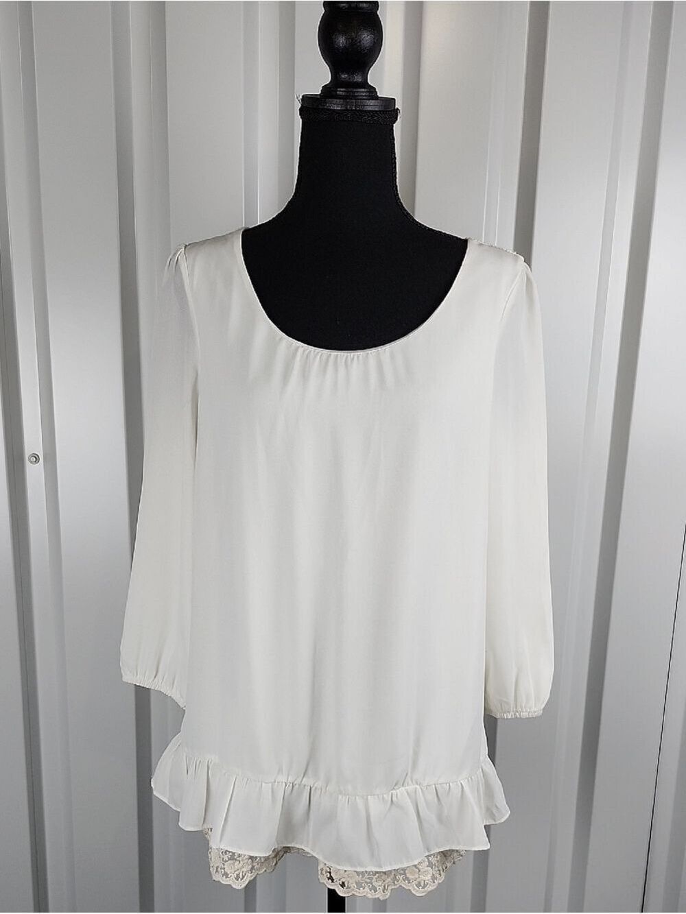 Scully Vintage Women's Cream Ruffle Lace-Hem Blouse Size Large Sheer Lace Back